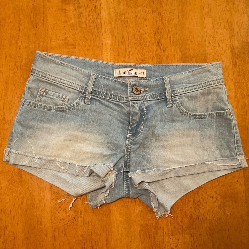 Hollister light wash denim shorts size 1/W25